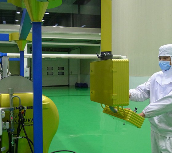 公司擁有三條原裝進(jìn)口冷榨橄欖油加工生產(chǎn)線(xiàn)，兩條德國(guó)福樂(lè)偉和一條意大利貝亞雷斯單一品種生產(chǎn)線(xiàn)，日加工鮮果能力達(dá)560噸，通過(guò)低溫純物理冷榨最大..